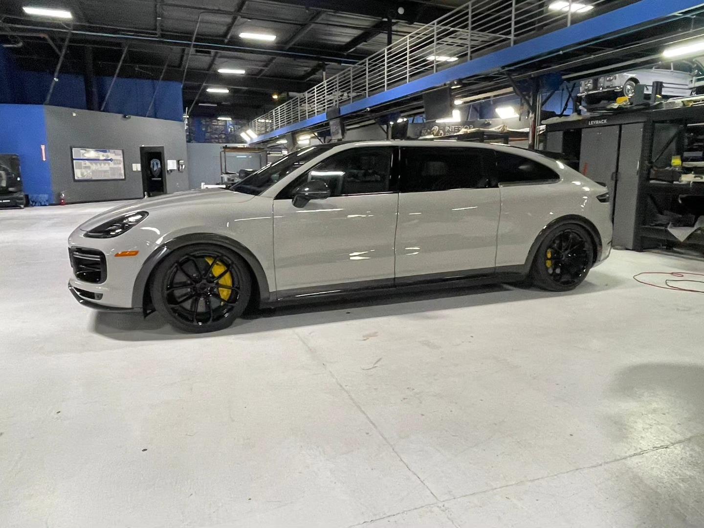 Mark zuckerberg porsche cayenne