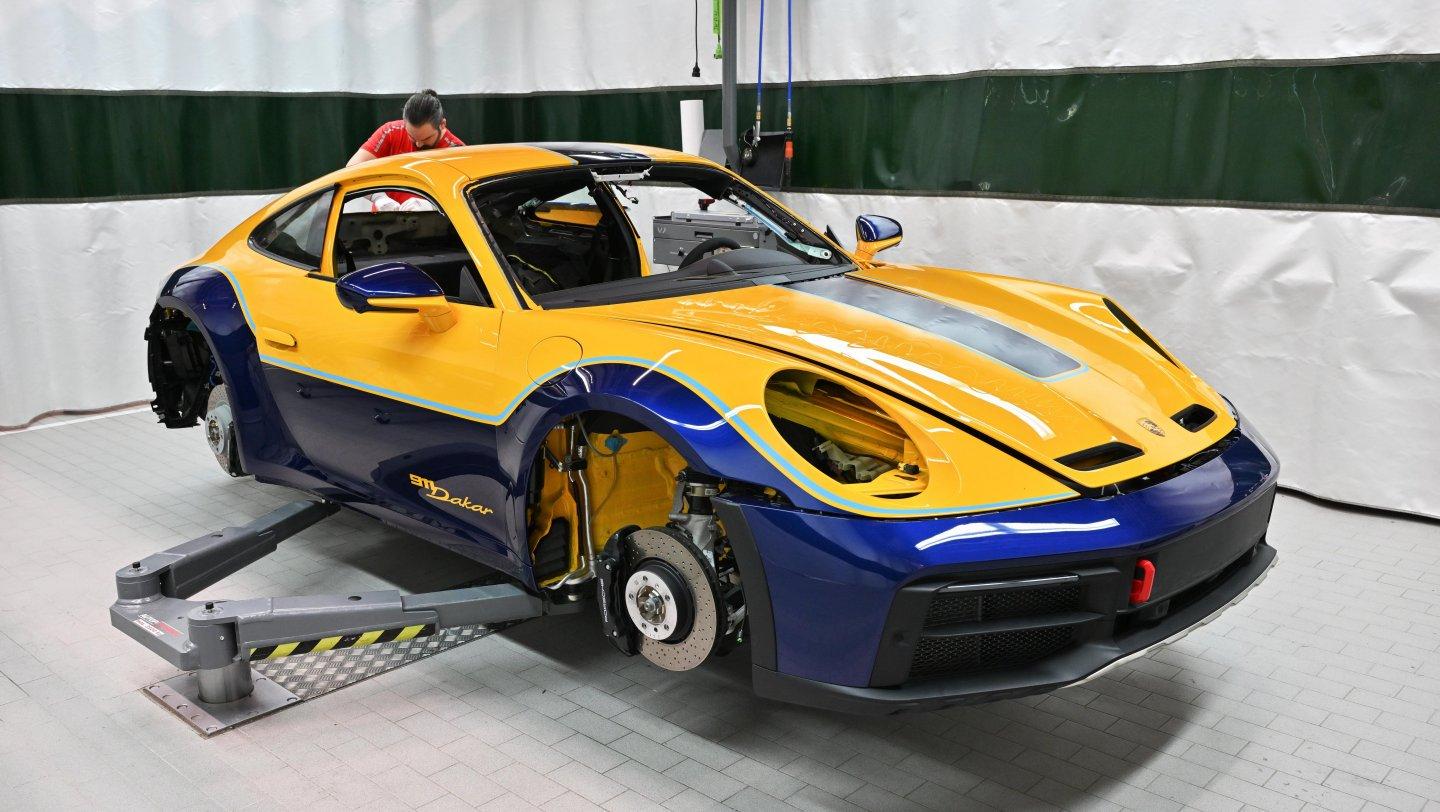 Porscche 992 dakar production