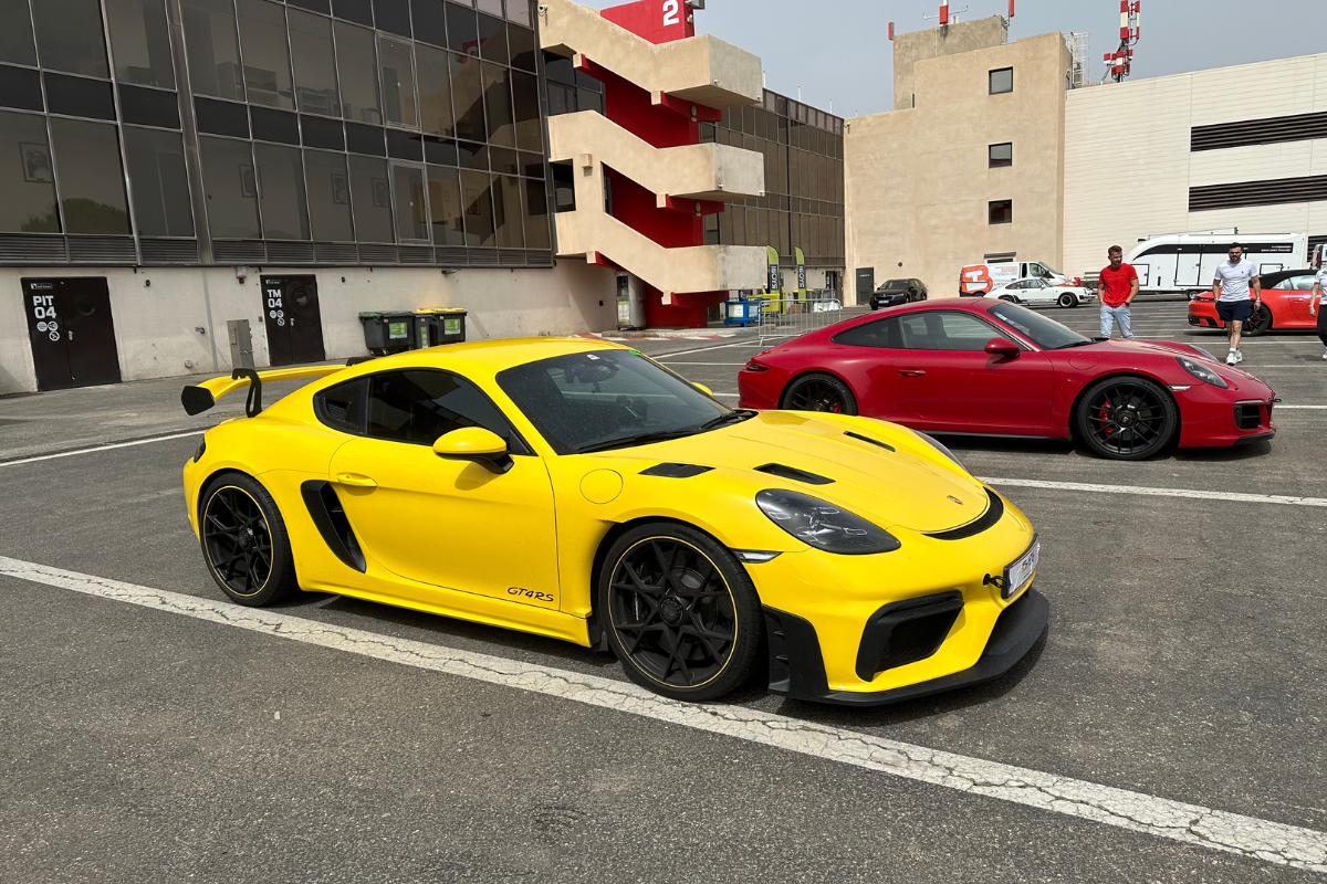 Porsche 718 cayman gt4 rs 2