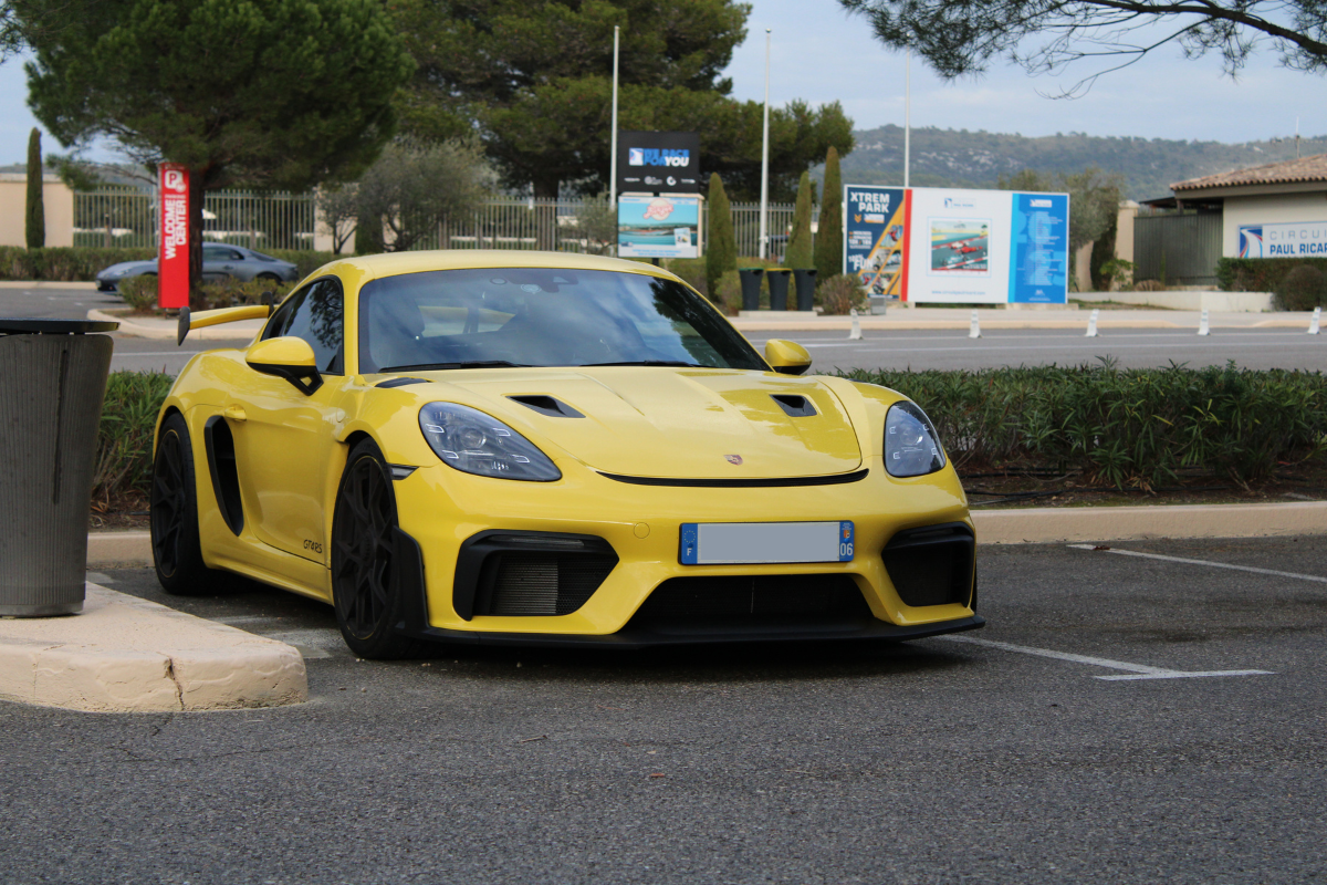 Porsche 718 cayman gt4 rs 4