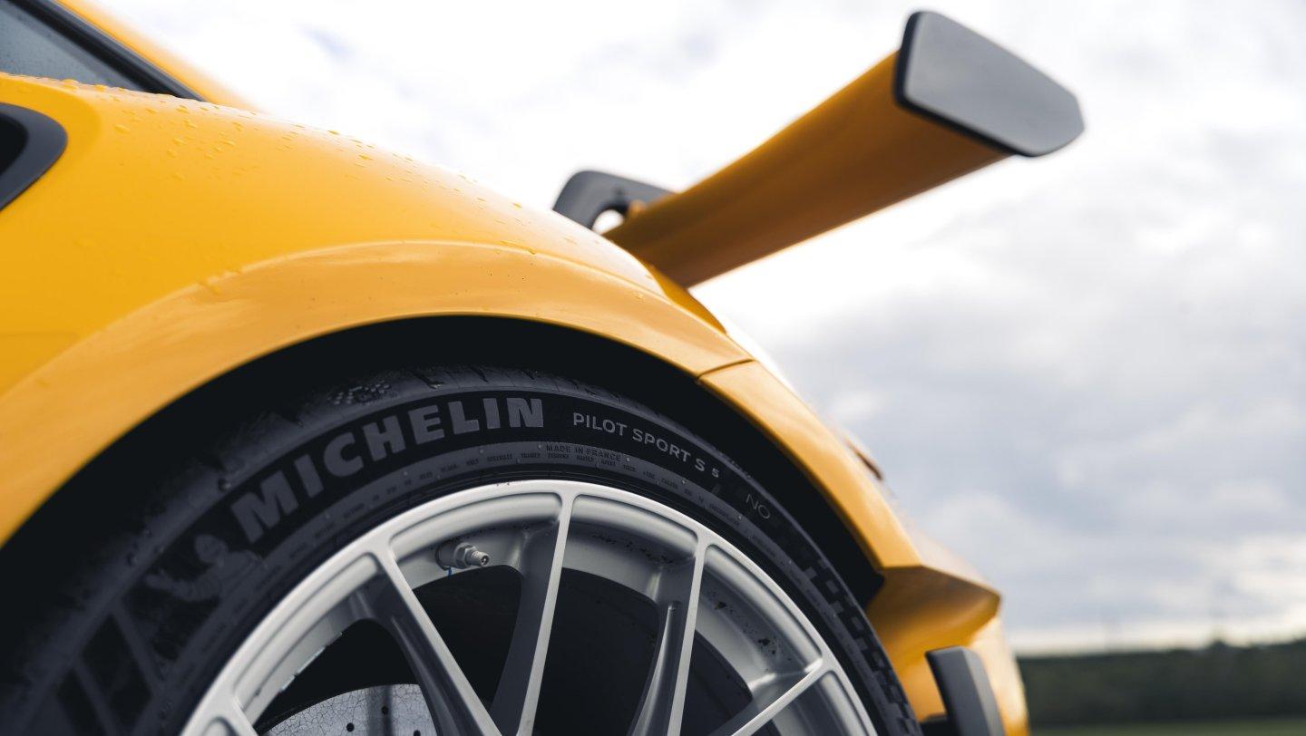 Porsche 911 gt3 rs michelin pilot sport s 5