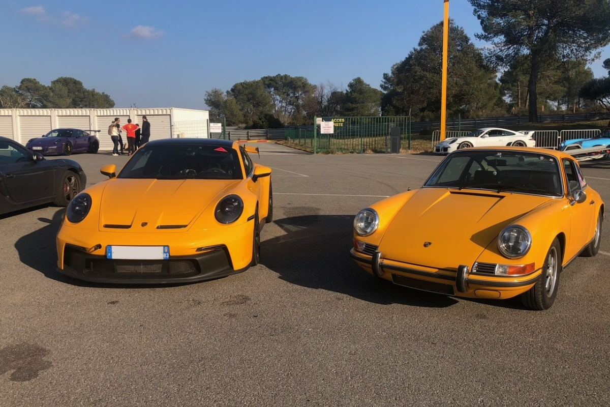 Porsche 911 jaune signal