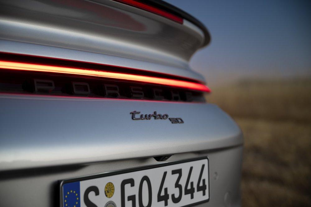 Porsche 911 turbo 50 anniversaire logo