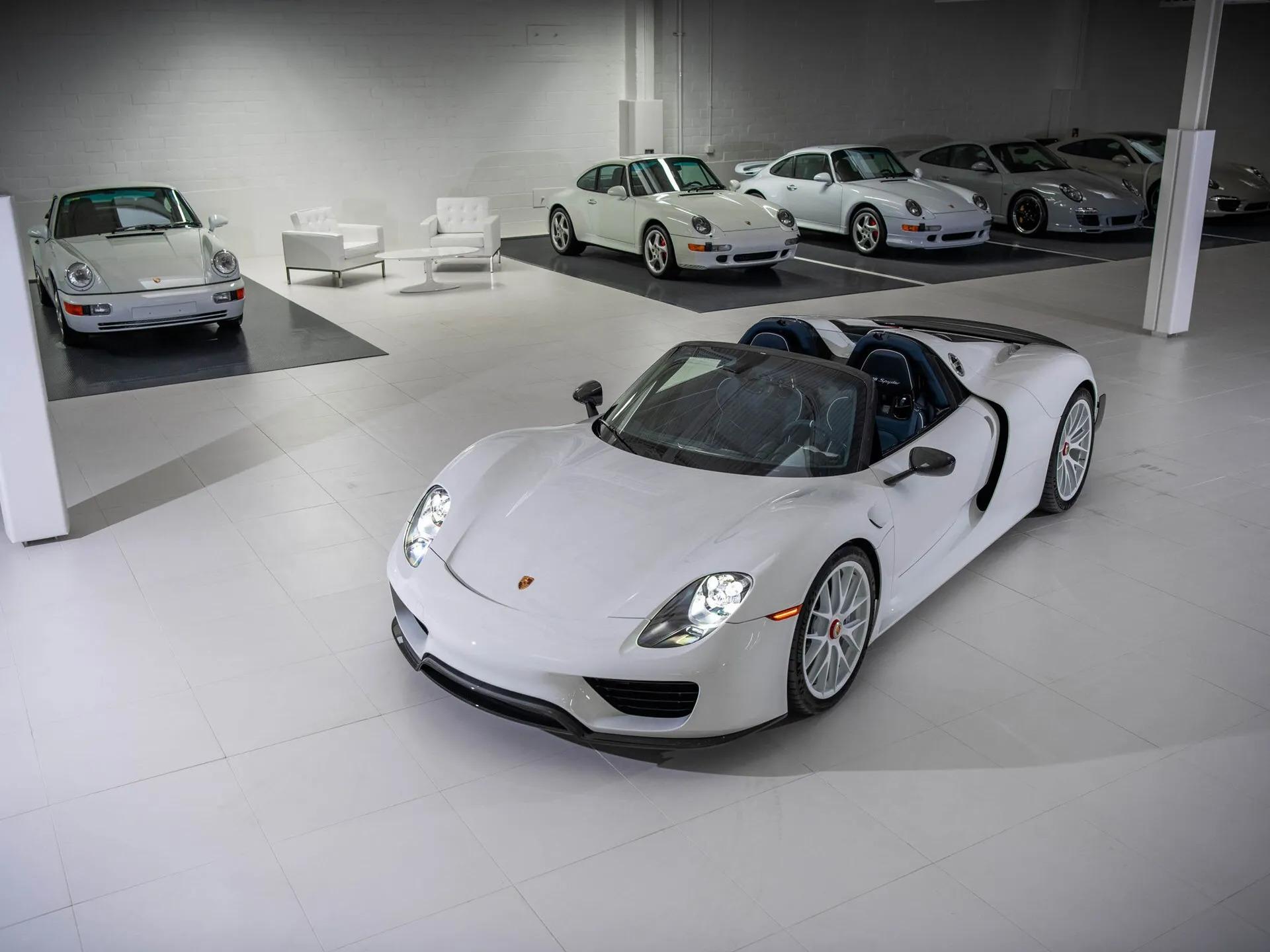 “The White Collection” : la liste des Porsche mises aux enchères par RM ...