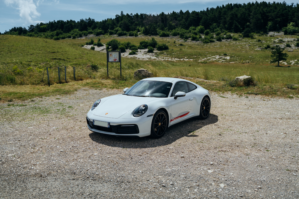 Porsche 992 Carrera : Caractéristiques et conseils d’achat