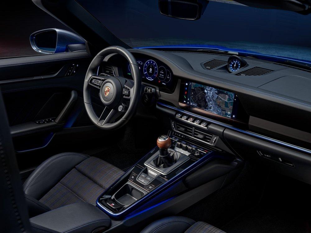 Porsche 992 carrera t phase 2 cabriolet interieur