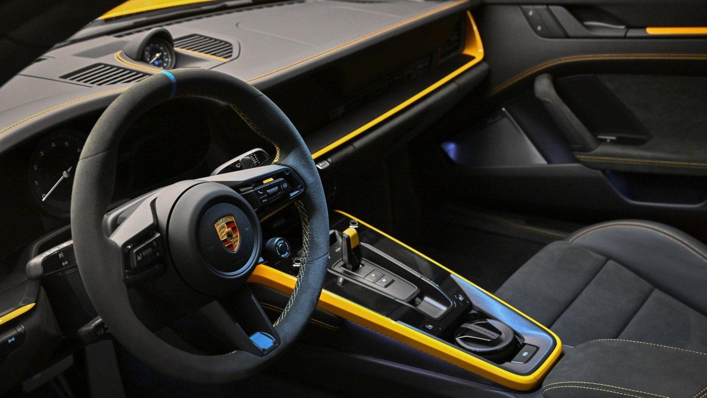 Porsche 992 dakar interieur