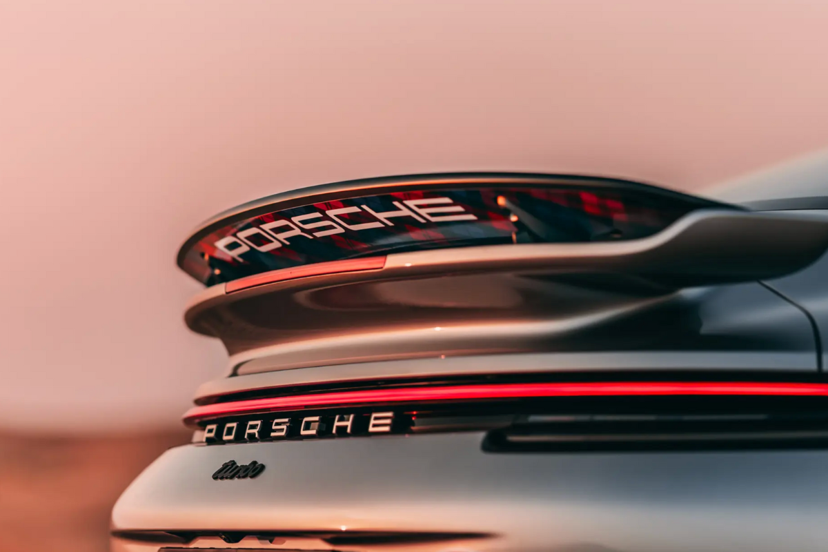 Porsche 992 turbo remasterise e