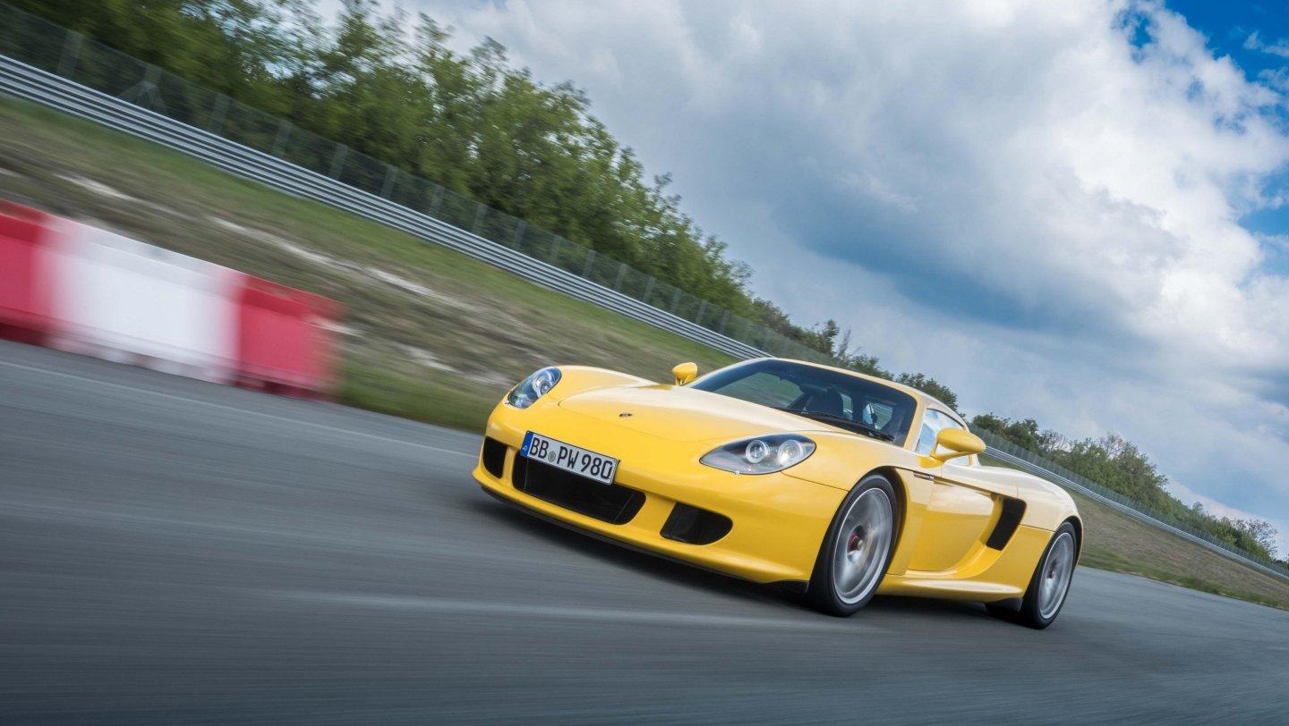 Porsche carrera gt jaune 3