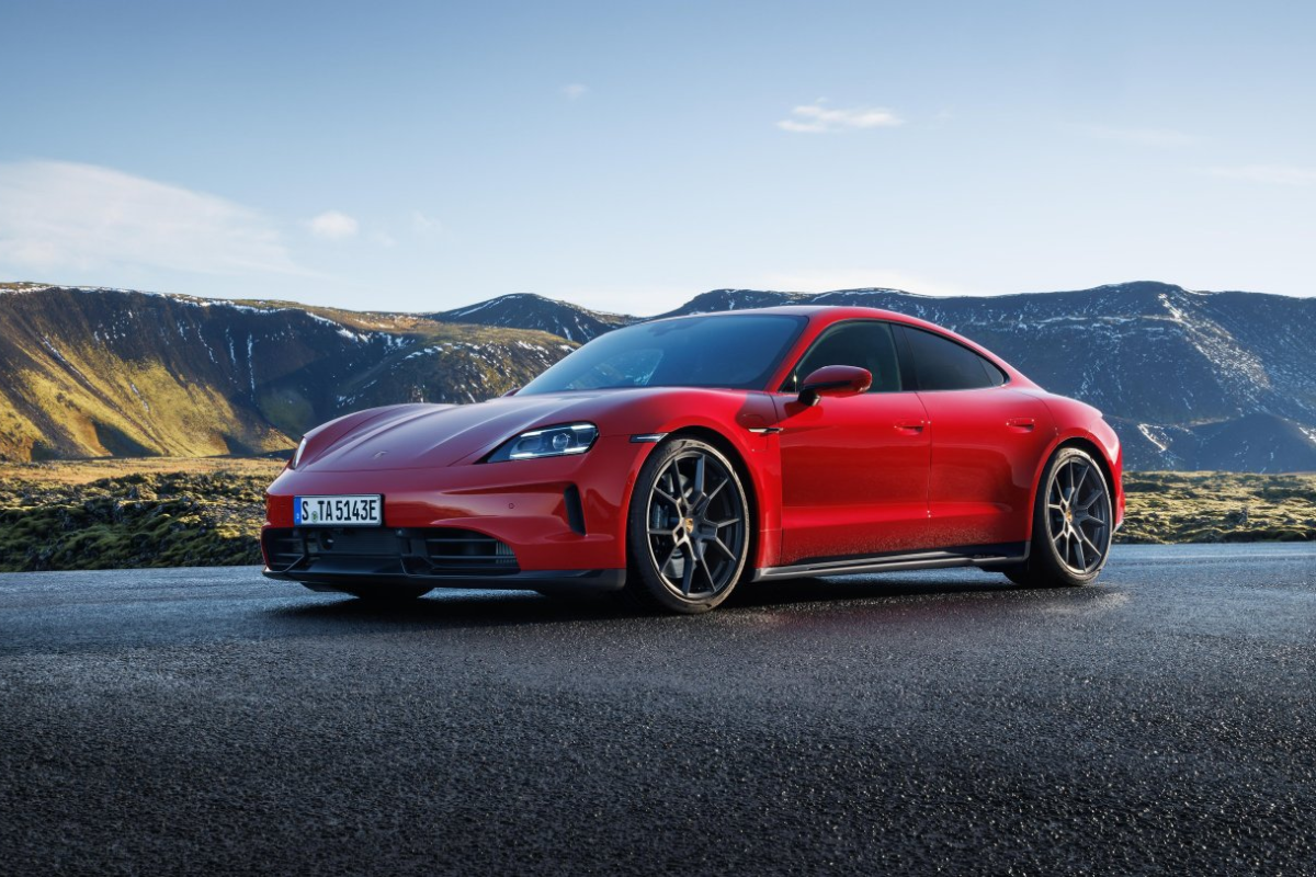 Porsche taycan gts rouge